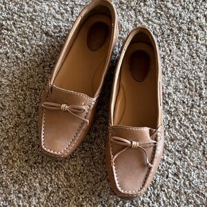 Clark’s Elegant Tan Driving Loafers for Women
